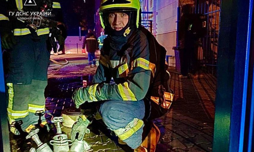 В Одесской гостинице ночью случился масштабный пожар: в тушении огня учавствовал 31 спасатель