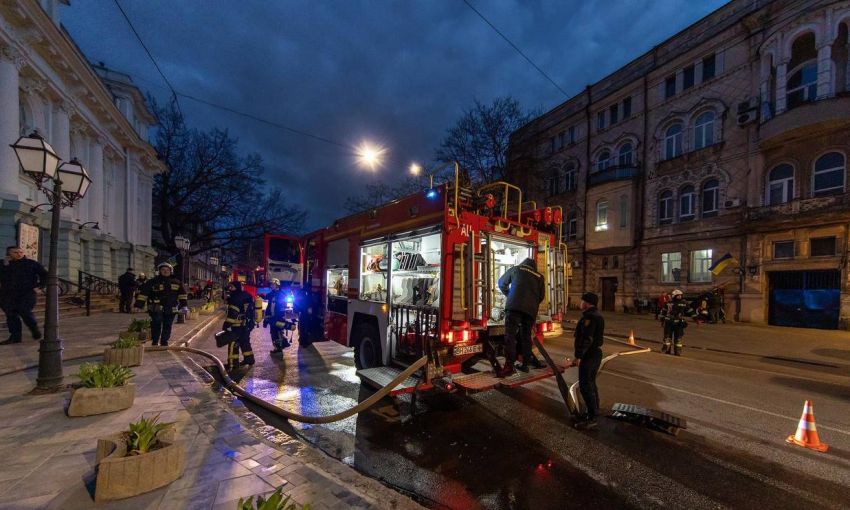 В Одессе случился пожар в Украинском театре: в тот момент внутри были люди