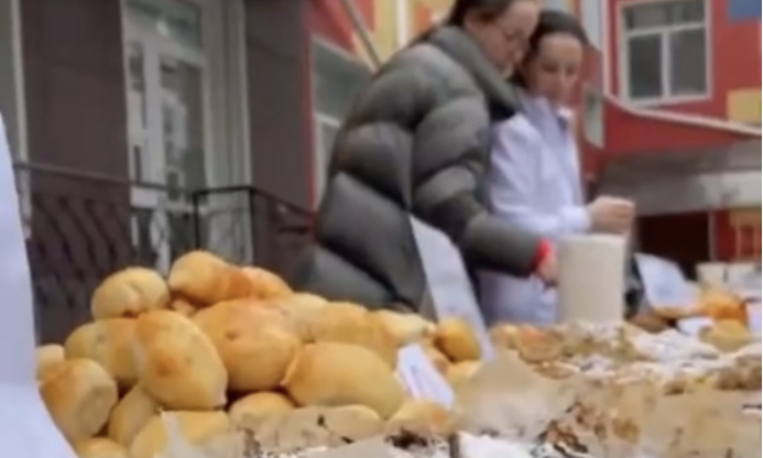 Медики одесского роддома на благотворительной ярмарке собрали 15 тысяч гривен для ВСУ
