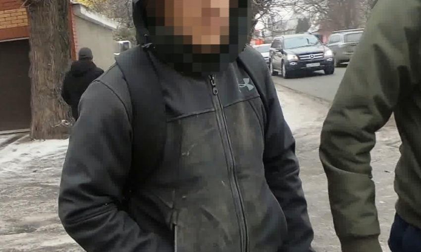 Голливуд наяву: в Одесской области парень вынес из почтового отделения 800 тысяч гривен, а после наехал на правоохранителя