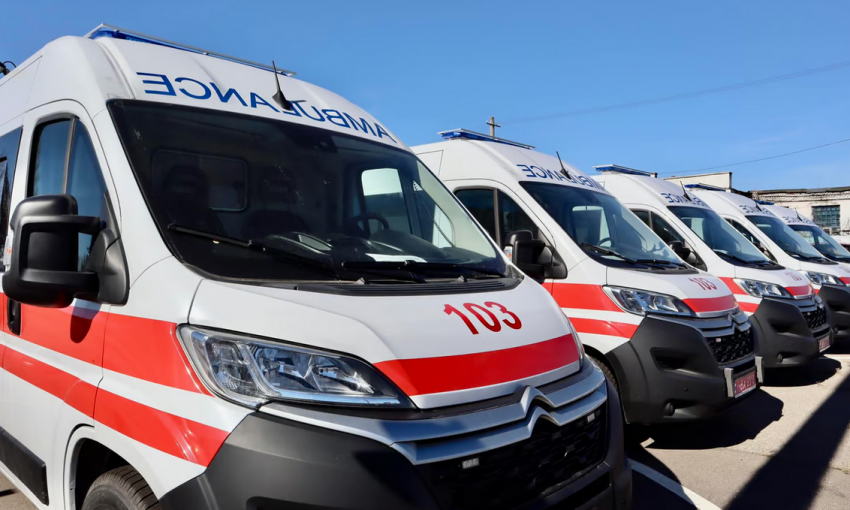 Одесским медикам передали восемь автомобилей "скорой помощи"