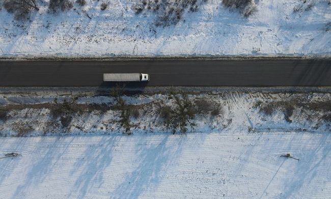 На трассе Одесса-Рени образовалась пробка: сотни грузовиков стоят из-за снегопада и гололеда