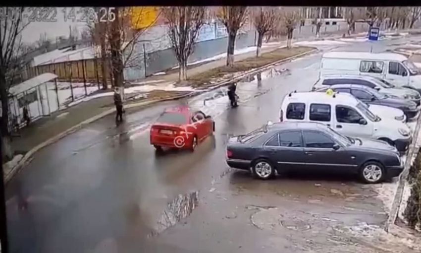 Одесской области легковушка наехала на женщину и отбросила ее на 20 метров (Видео)
