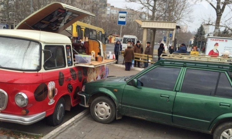 Автомобиль без водителя ездил  по Черноморску и искал кофемашину