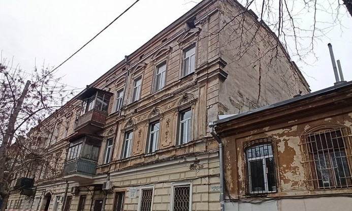Жильцов старинного дома на Нежинской отселяют 