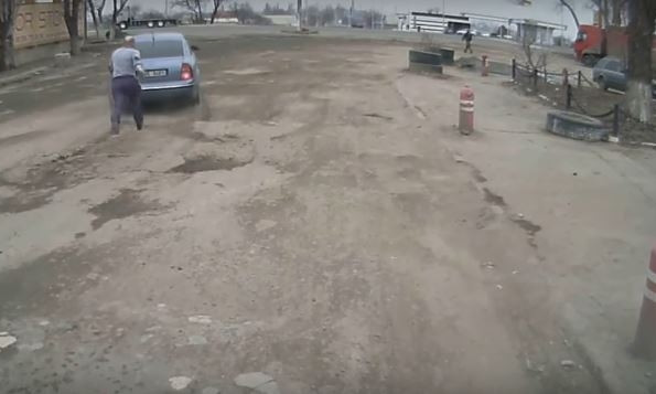 Одесса: опубликовано видео угона автомобиля