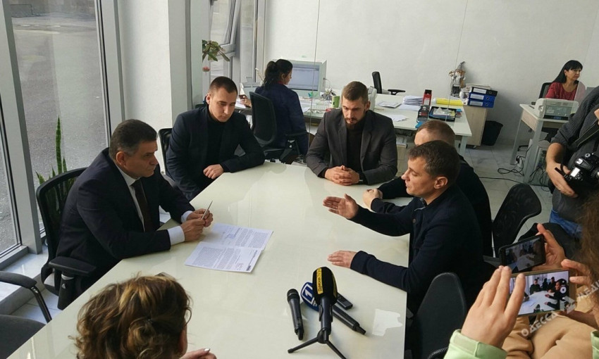 Активисты требуют от руководства Одесской облгосадминистрации провести перевыборы в Одессе