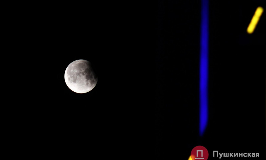 Одесситы наблюдали лунное затмение (ФОТО)
