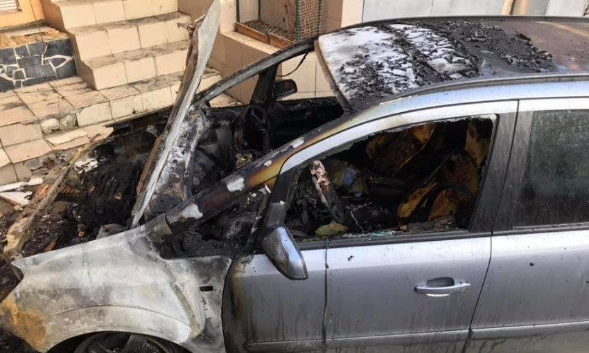 В Одессе сожгли автомобиль известного историка (ФОТО)