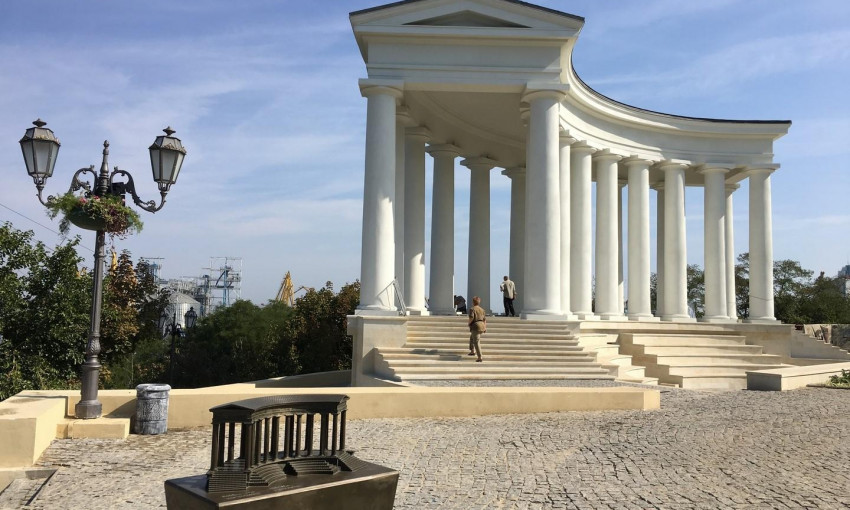 Воронцовская колоннада требует ремонта после ремонта 