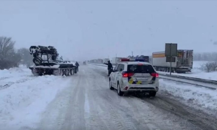 В Одесской области  от снега расчистили 365 км дорог 