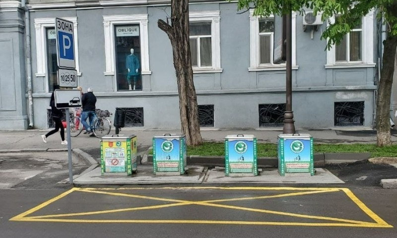 Одесским автомобилистам оставляют все меньше места для парковки 
