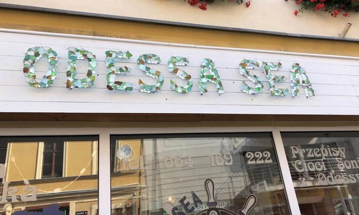 Одесская художница украсила ресторан в Польше