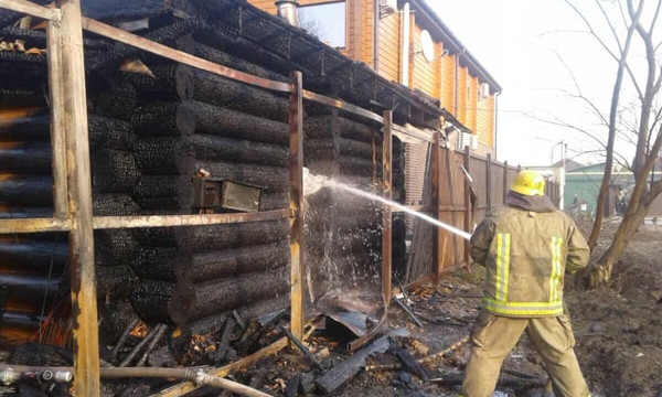 Спасатели борются с масштабным пожаром в Нижнеднестровском НПП