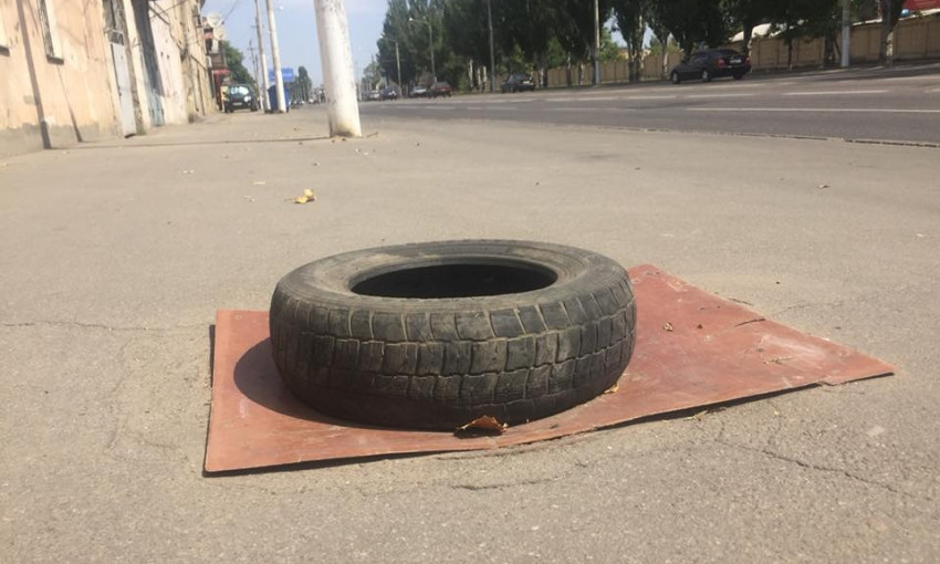 О проблеме канализационных люков в Одессе рассказал активист