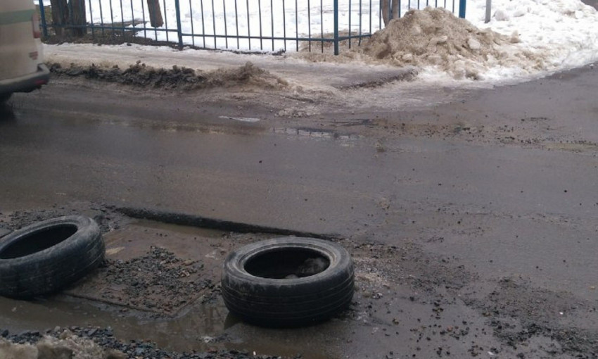 Вниманию одесских водителей: на Армейской улице яма