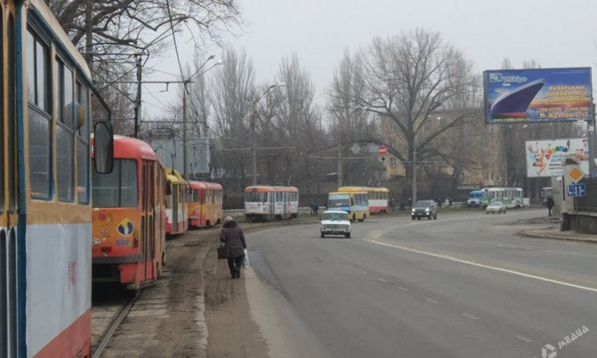 В Одессе выстроилась очередь из трамваев (ФОТО)