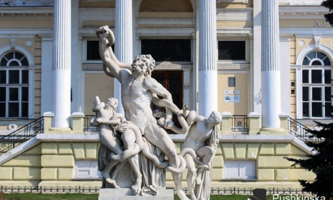 В Одессе вокруг скульптуры «Лаокоон и его сыновья» высадят розы