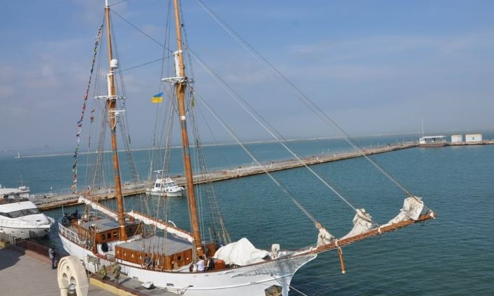 В Одесский порт после кругосветки зашла 100-летняя яхта