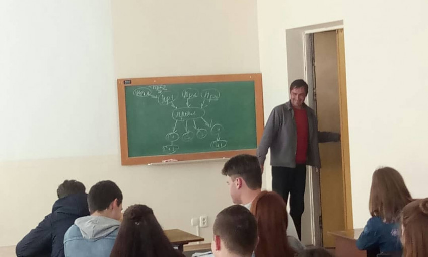Пьяный гость помешал проводить лекцию в Одесском политехе (ФОТО, ВИДЕО)