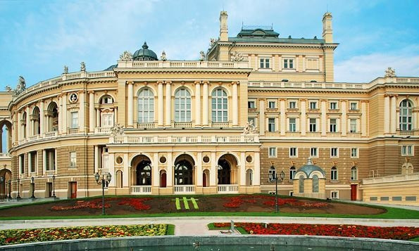 В Одесском оперном открылась сувенирная лавка