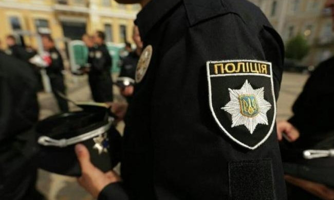 22-летний полицейский украл у прохожей телефон