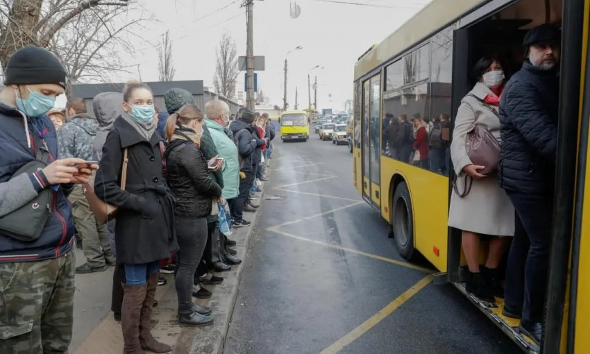 Нардеп Тищенко предложил запретить движение транспорта на выходных 