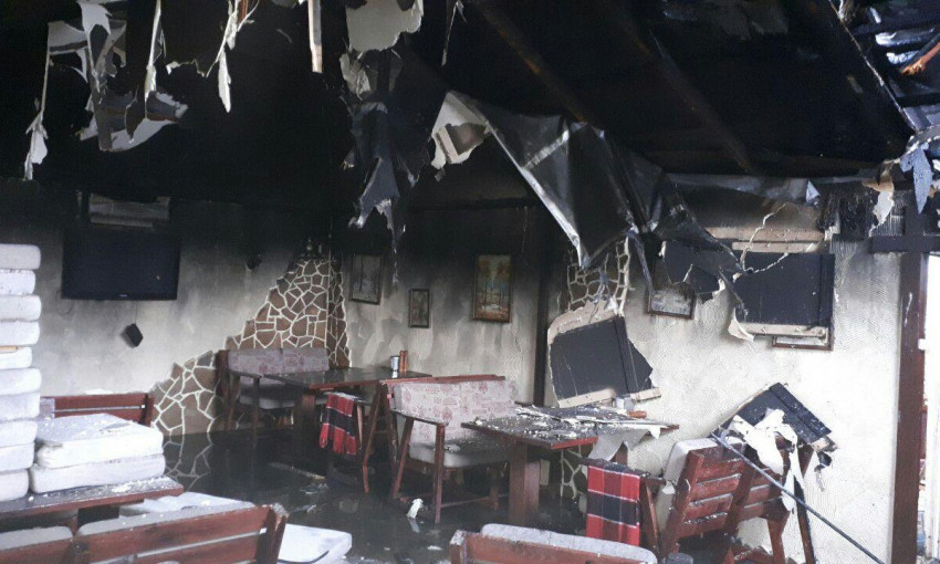 Пожар в кафе-шашлычной на Таирова потушили