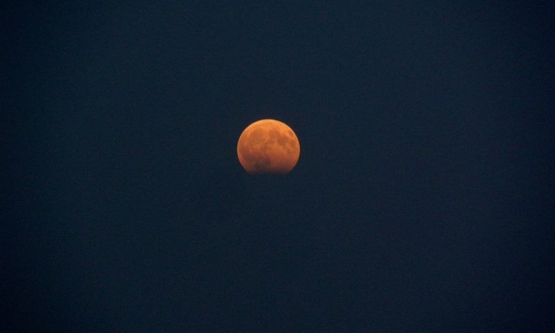 Одесситам удалось увидеть частичное затмение луны