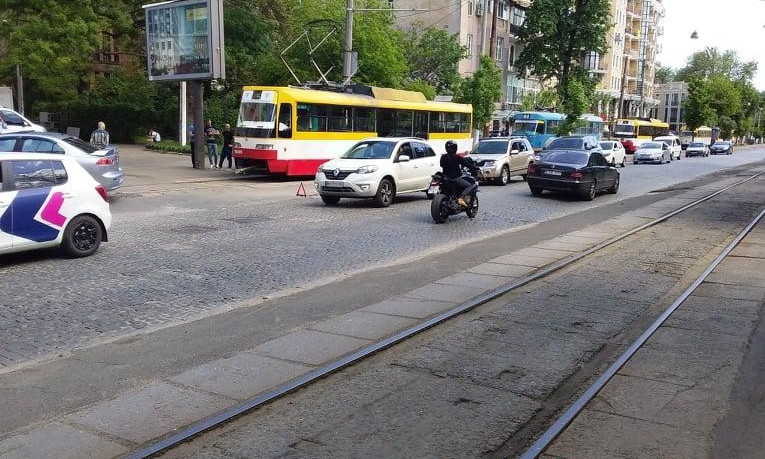 В Одессе из-за ДТП перестал ходить общественный транспорт 
