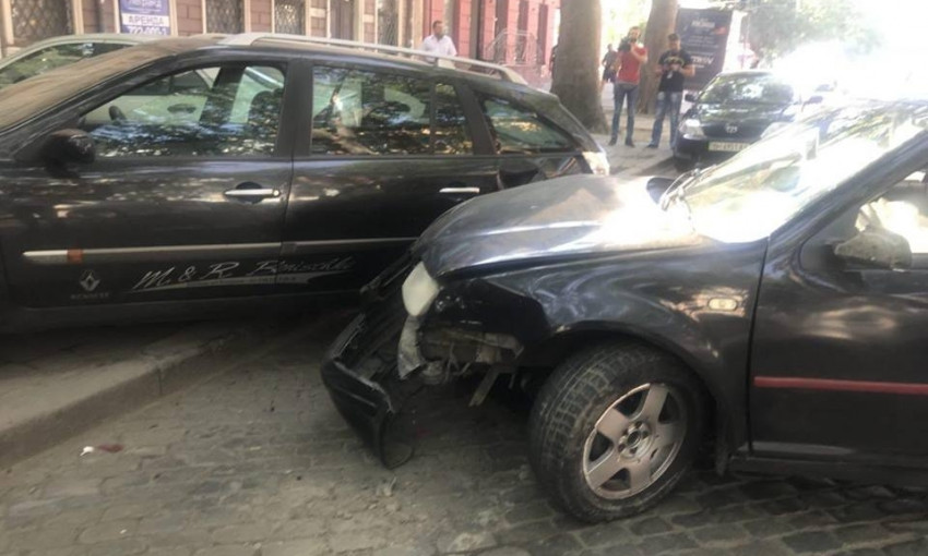 Навеселе и без водительских прав: в Одессе оформили виновника ДТП