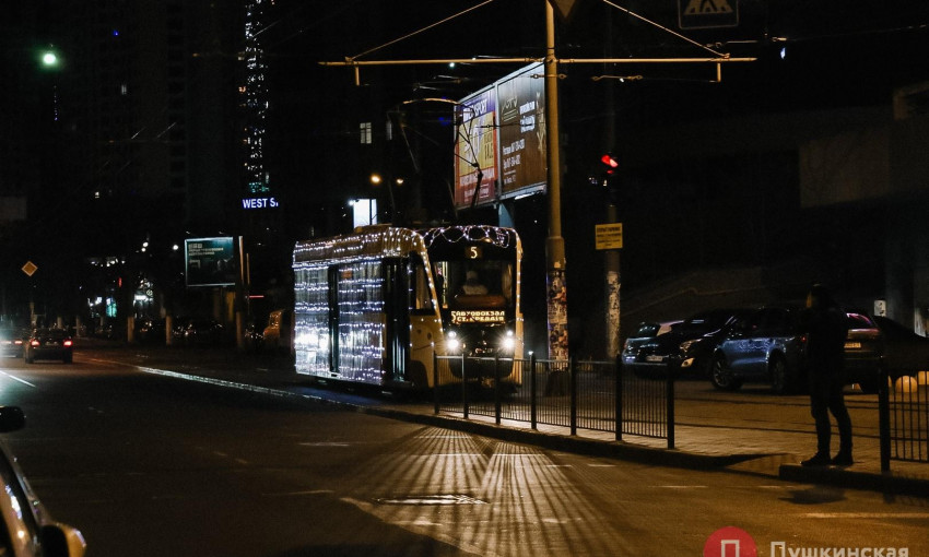 По Одессе прокатился «Рождественский парад трамваев»
