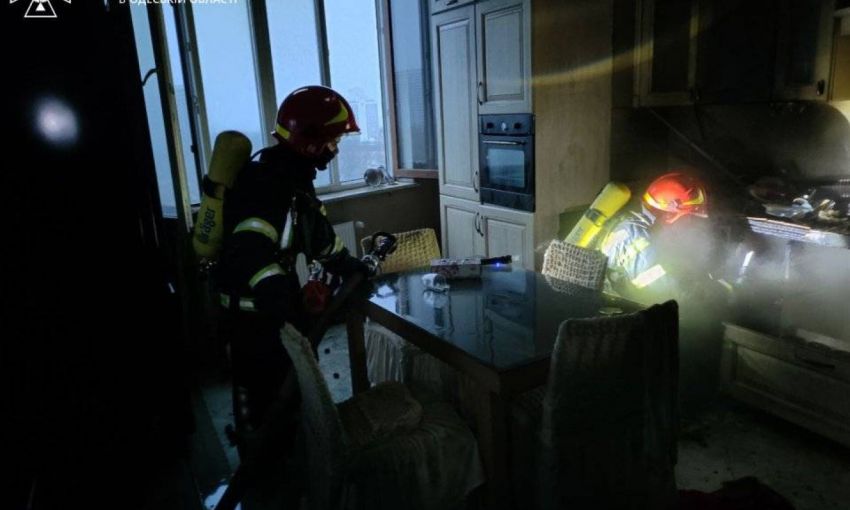 В Одессе горела 17-этажка: пожар тушили 55 спасателей