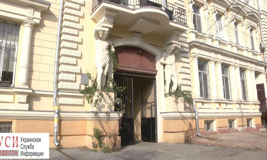 Неудачный ремонт: доходный дом Новикова на грани разрушения