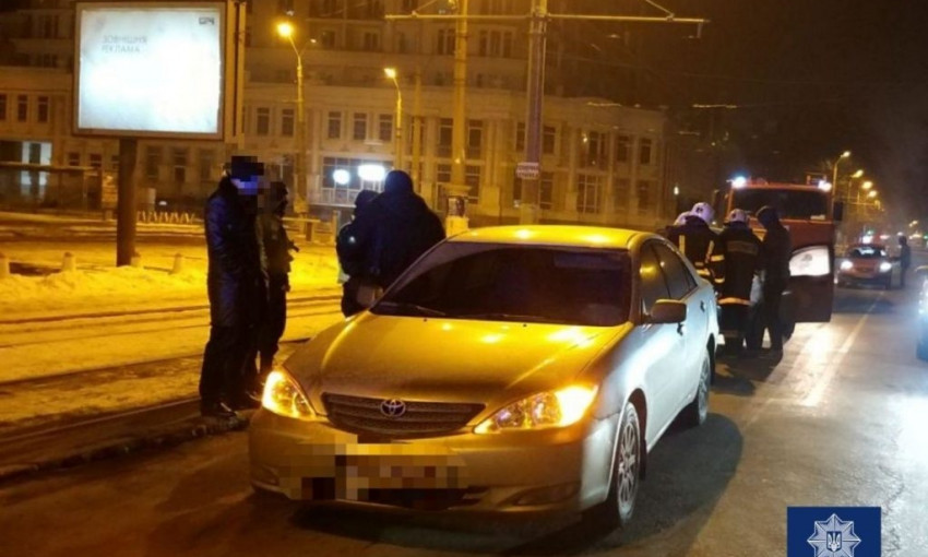 В Одессе произошло ночное тройное ДТП, одно авто вспыхнуло