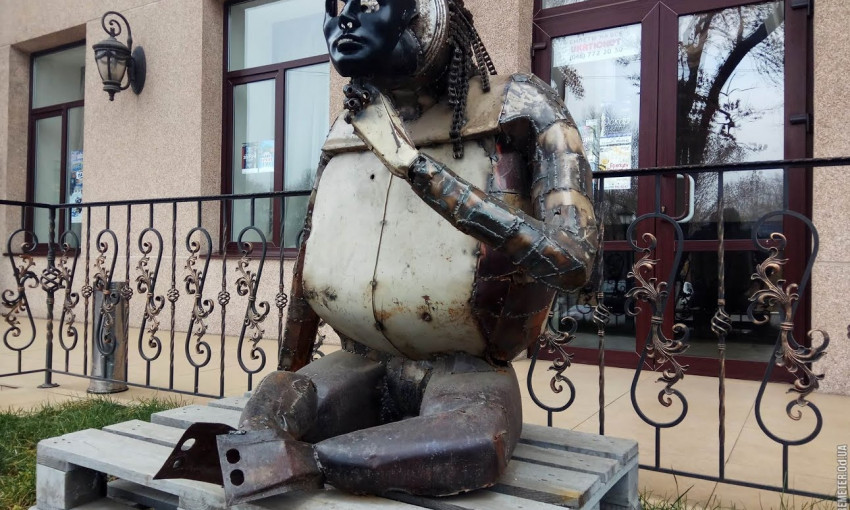 Несмотря на маскировку, в Одессе обнаружена горилла