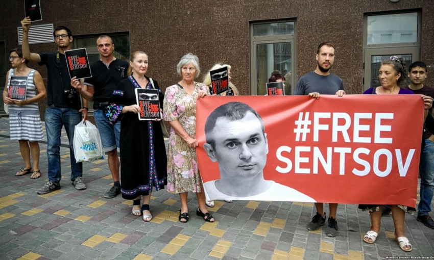 Церемонию открытия ОМКФ-2018 начали с акции в поддержку Сенцова