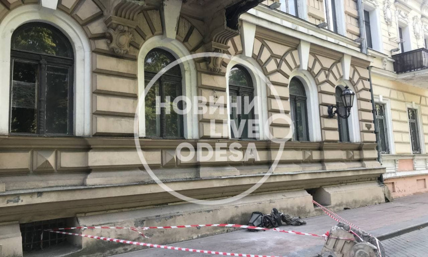 В Одессе историческое здание рассыпается на глазах 