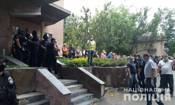 В стране начинаются СOVID-бунты: в  Харькове побили полицейских