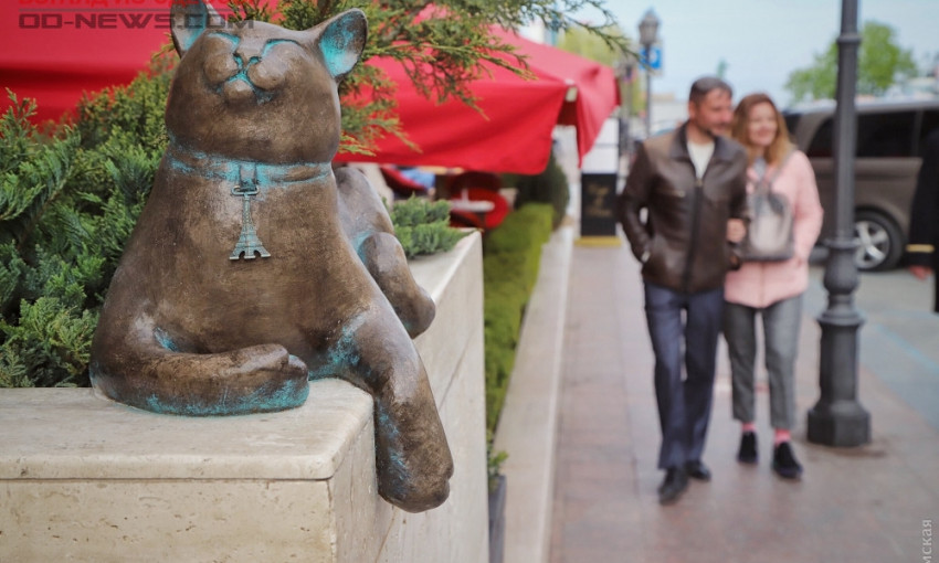 В Одессе появилась новая скульптура кошки