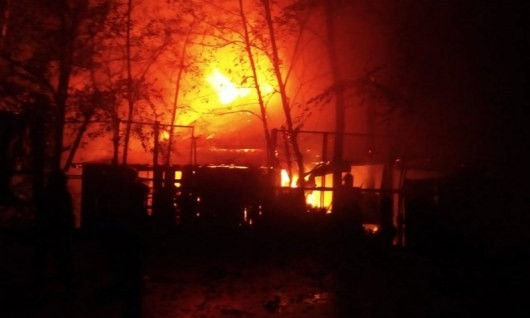 В Малиновском районе горит сразу в двух местах