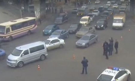 В районе Пересыпи на глазах у полиции столкнулись три автомобиля