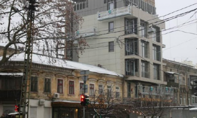 Застройщику позволили возводить отель в центре Одессы, несмотря на нарушения 