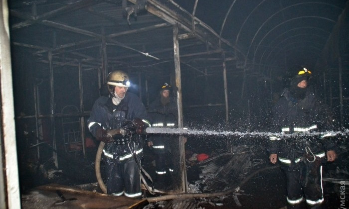 Масштабный пожар: на рынке «Северный» сгорели торговые павильоны