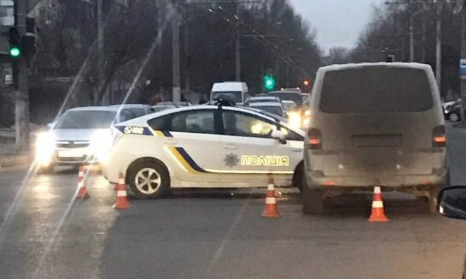 Авария на Таирово:  столкнулись патрульная машина и микроавтобус