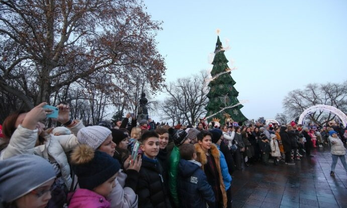 В Одессе зажгли главную елку 