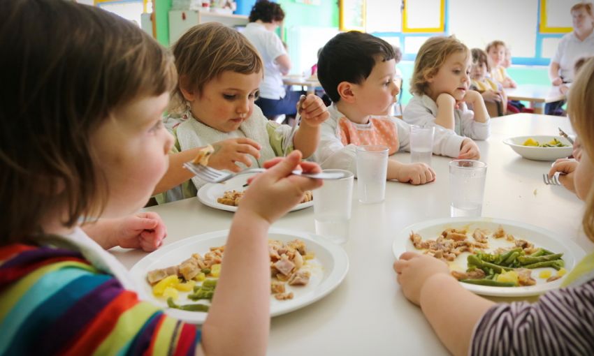 Больше мяса, меньше мучного: в одесских детсадах изменится меню