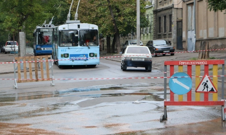 В центре города стоят троллейбусы