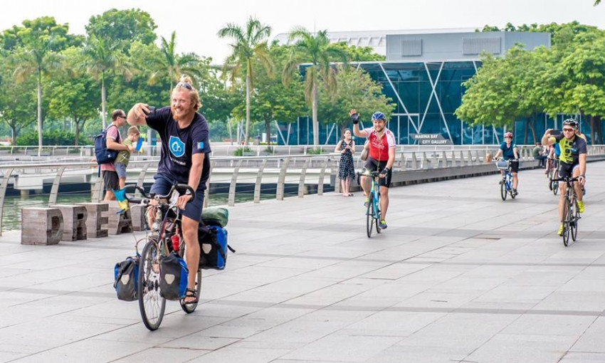 Из Одессы в Сингапур: одессит Руслан Верин завершил своё соло путешествие на велосипеде