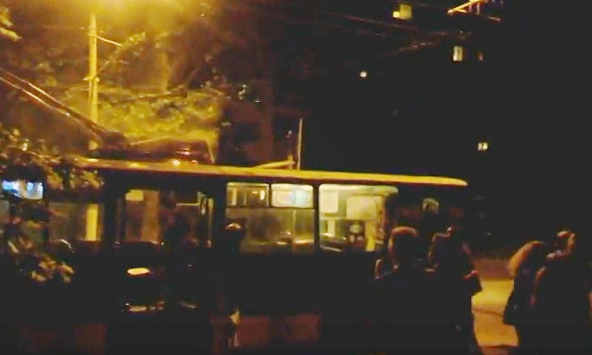 На жилмассиве Таирово на ходу загорелся троллейбус